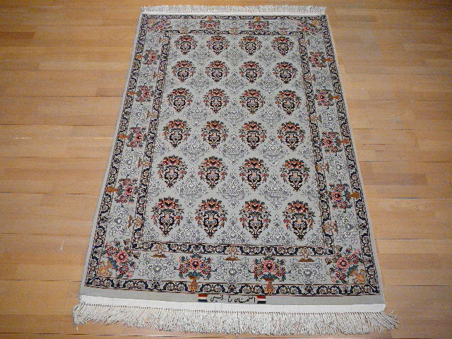 Isfahan Persian rug super fine 5.5 x 3.5 ft - 167 x 106 cm