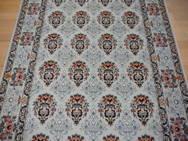 Isfahan Persian rug super fine 5.5 x 3.5 ft - 167 x 106 cm