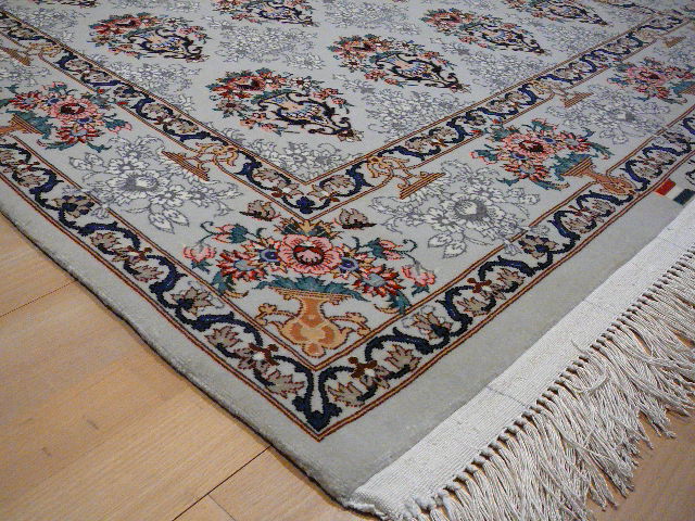Isfahan Persian rug super fine 5.5 x 3.5 ft - 167 x 106 cm
