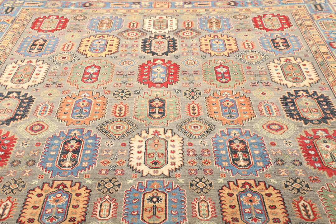 Kazak Rug 8x10 ft Hand-Knotted Carpet from Afghanistan 12470056 for living room or dining room.
Afghan Kazak Teppich 250 x 300 cm für Esszimmer oder Wohnzimmer. Tapis afghan Kazak 250x300 cm pour salle à manger ou salon.