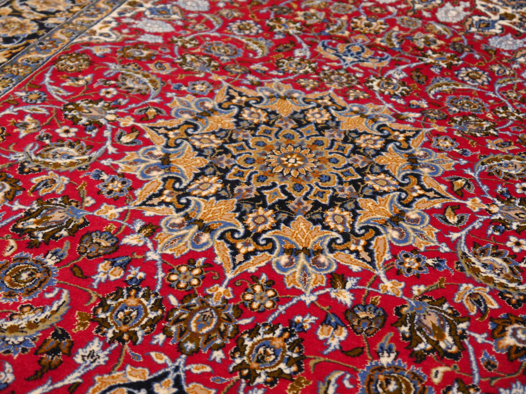 Isfahan rug super fine 5.10 x 3.7 ft - 178 x 111 cm