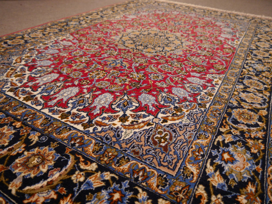 Isfahan rug super fine 5.10 x 3.7 ft - 178 x 111 cm