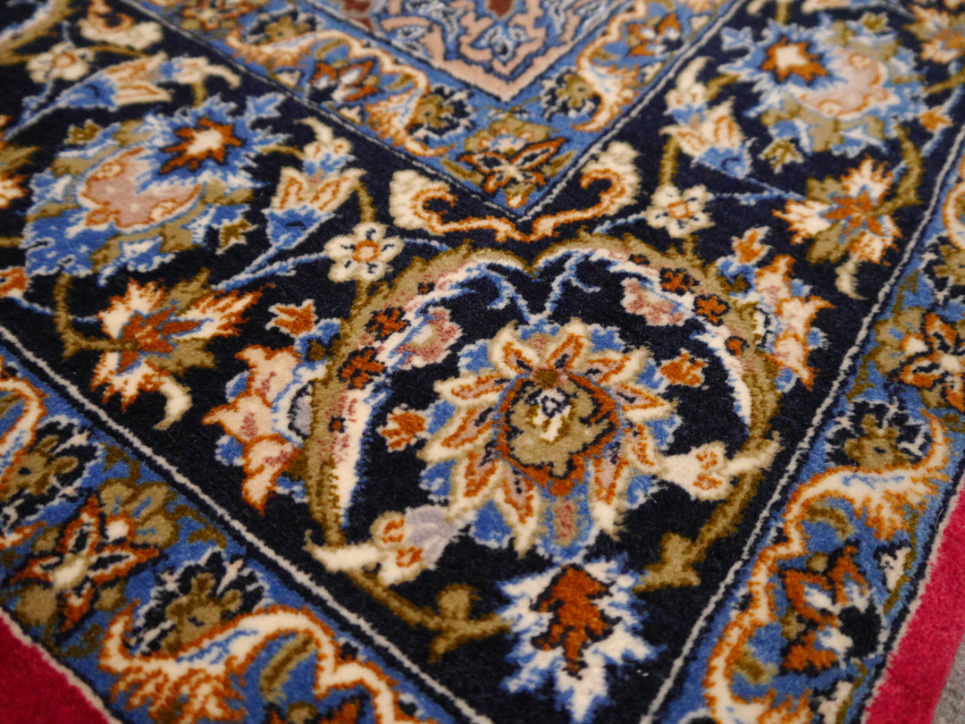 Isfahan rug super fine 5.10 x 3.7 ft - 178 x 111 cm