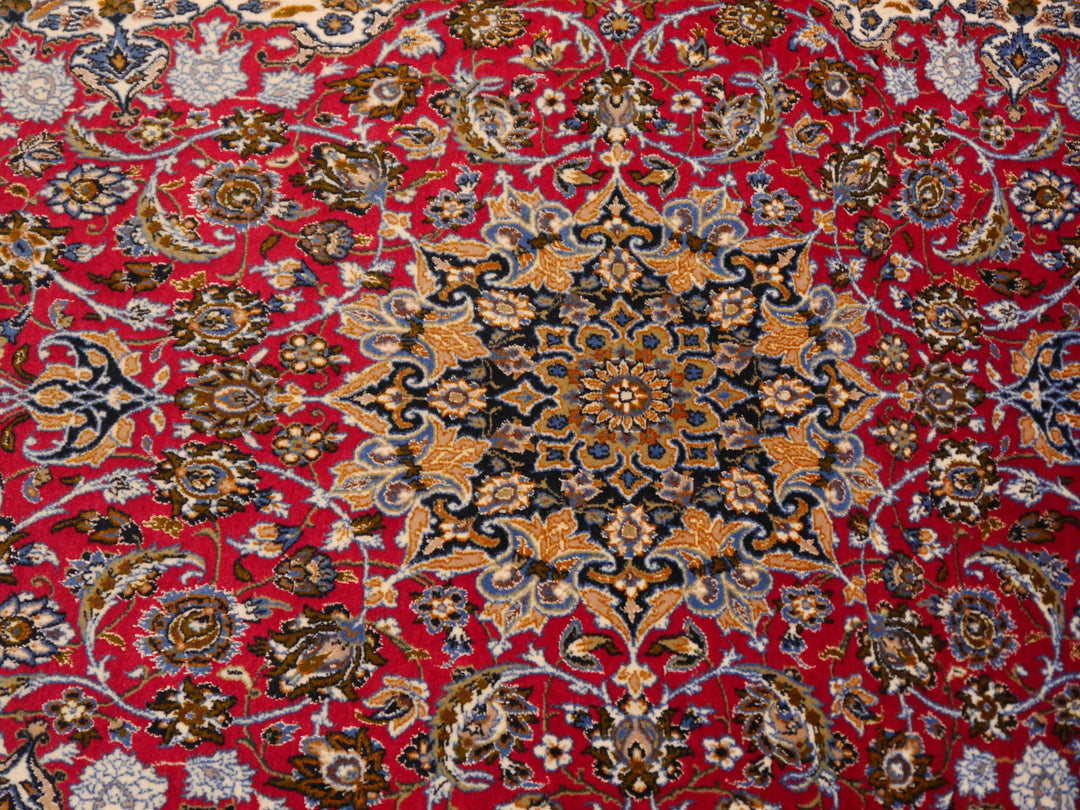 Isfahan rug super fine 5.10 x 3.7 ft - 178 x 111 cm