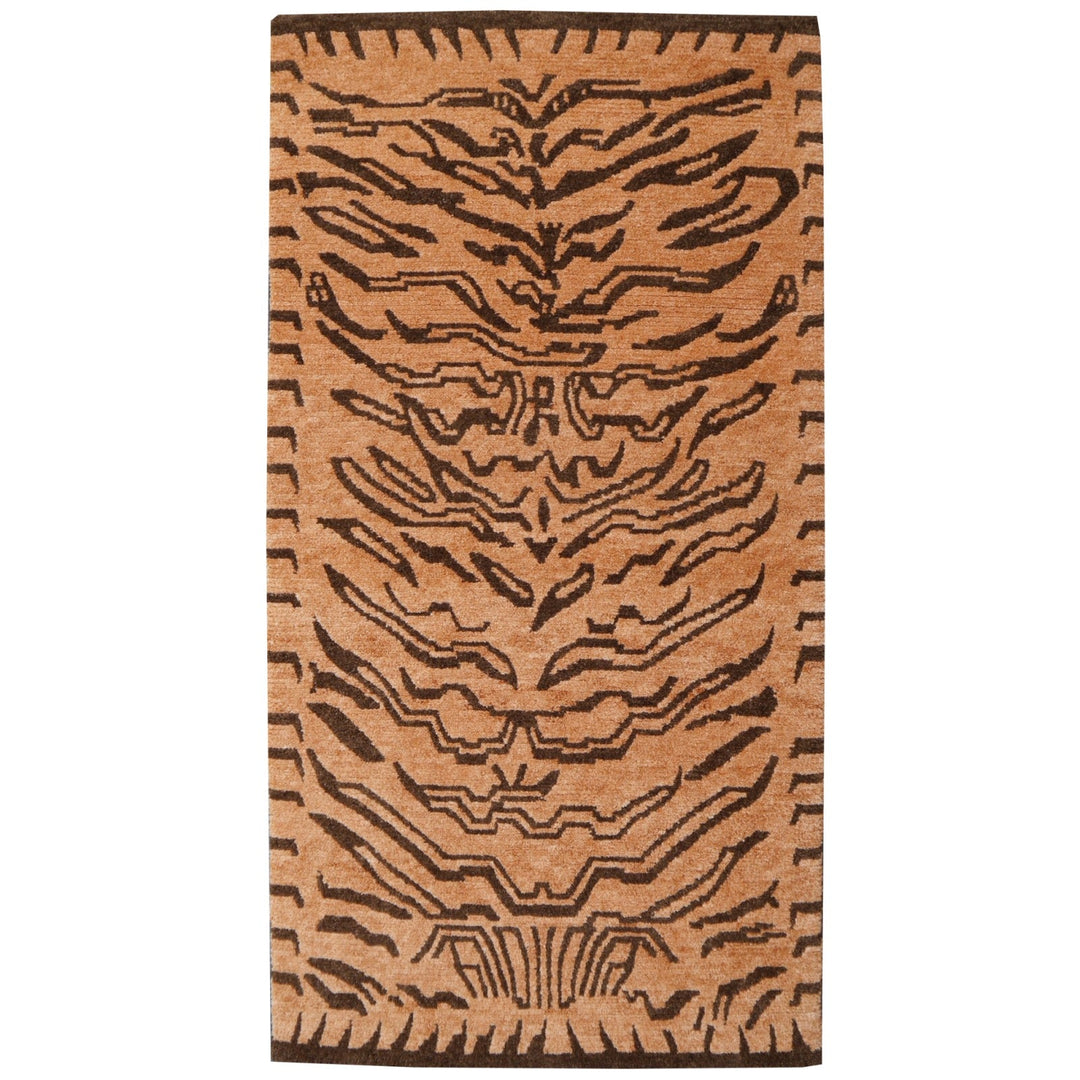 Tibetan Tiger Rug 6 x 3 ft hand-knotted
Exclusive Tibetan Tiger rug, hand-knotted from wool, Rug No.: 15689