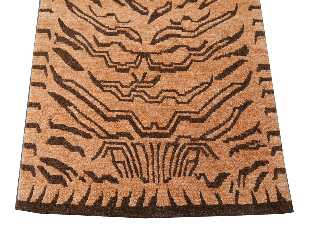 Tibetan Tiger Rug 6 x 3 ft hand-knotted
Exclusive Tibetan Tiger rug, hand-knotted from wool, Rug No.: 15689