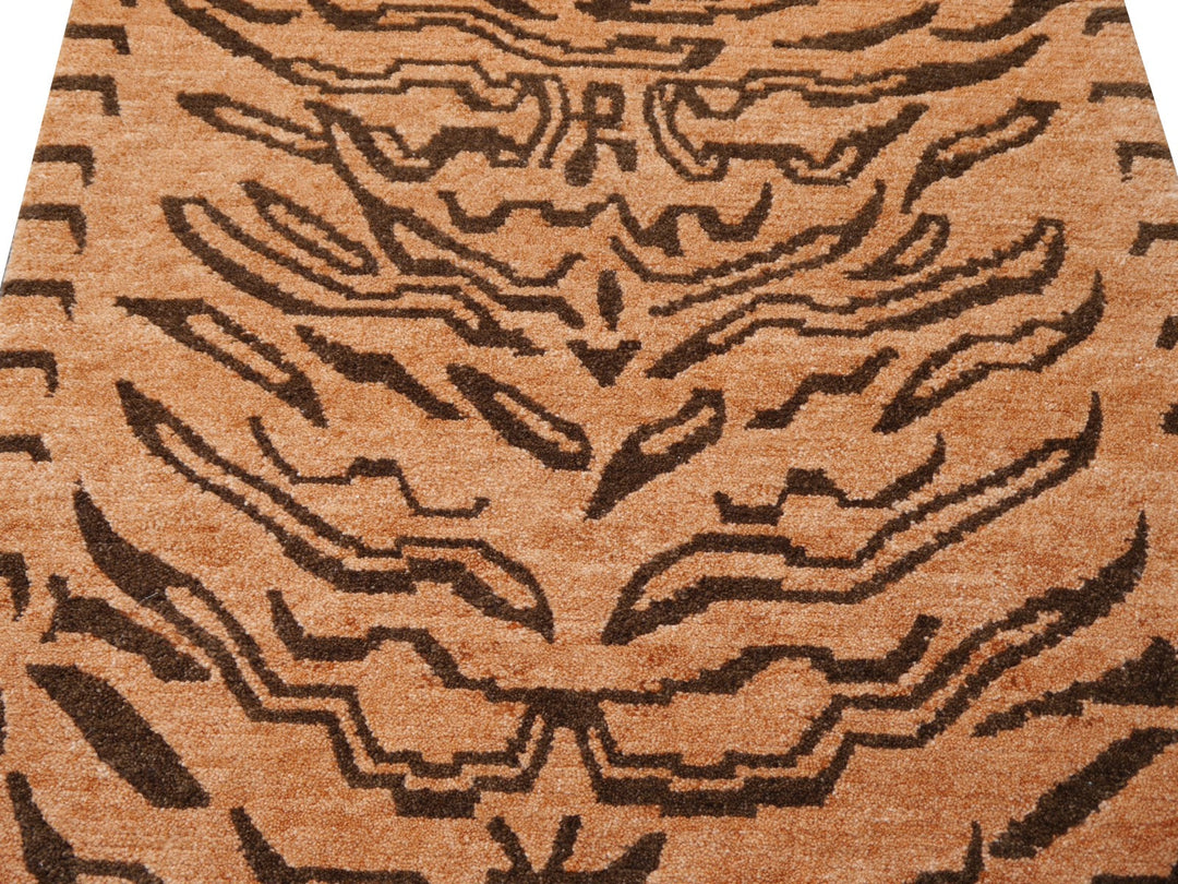 Tibetan Tiger Rug 6 x 3 ft hand-knotted
Exclusive Tibetan Tiger rug, hand-knotted from wool, Rug No.: 15689