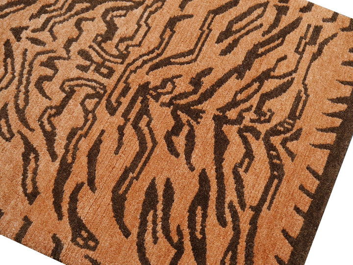 Tibetan Tiger Rug 6 x 3 ft hand-knotted
Exclusive Tibetan Tiger rug, hand-knotted from wool, Rug No.: 15689