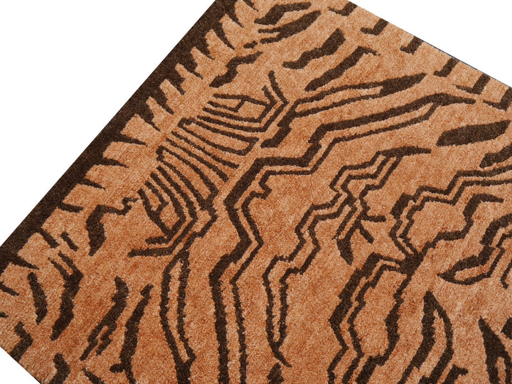 Tibetan Tiger Rug 6 x 3 ft hand-knotted
Exclusive Tibetan Tiger rug, hand-knotted from wool, Rug No.: 15689