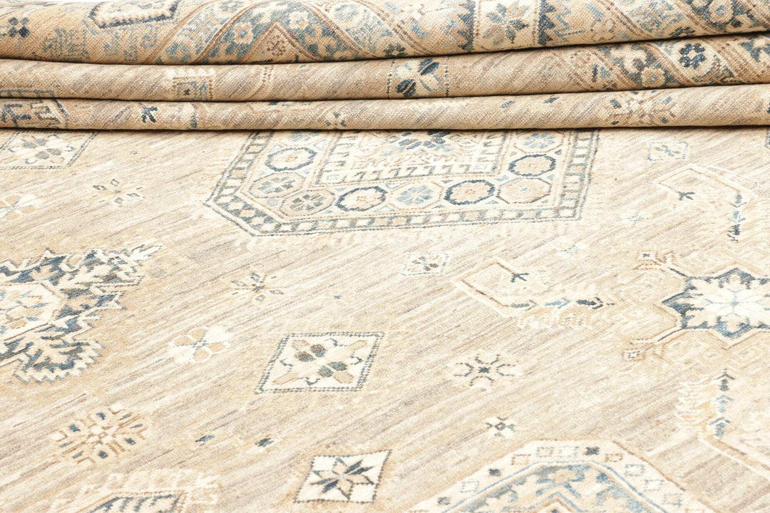 Shirvan Royal extra fine rug 8x10 ft hand knotted in Afghanistan 16451069
Afghan Shirvan rug 8x10 ft - 250 x 300 cm in a subtle pattern and design - ideal for the living room or dining room.2
