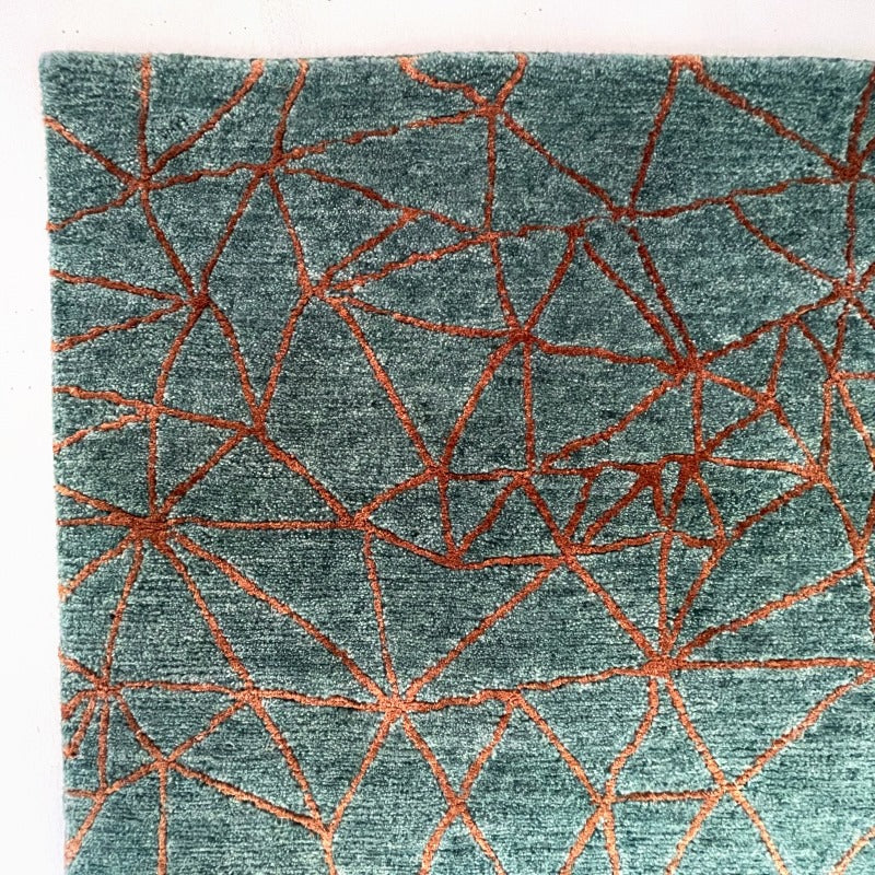 Makalu Design Rug Domus 6 x 4 ft MD 393 VEG LS for living room, dining room, bedroom - 180 x 120 cm Hand-knotted designer rug - our luxury quality rugs are not tufted or hand loomed. They are all hand knotted with finest materials.