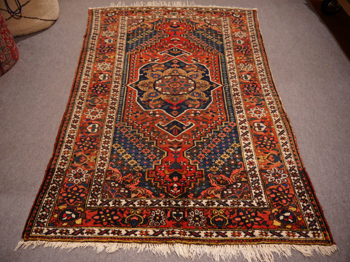 Bakhitar rug vintage 6.7 x 4.4 ft