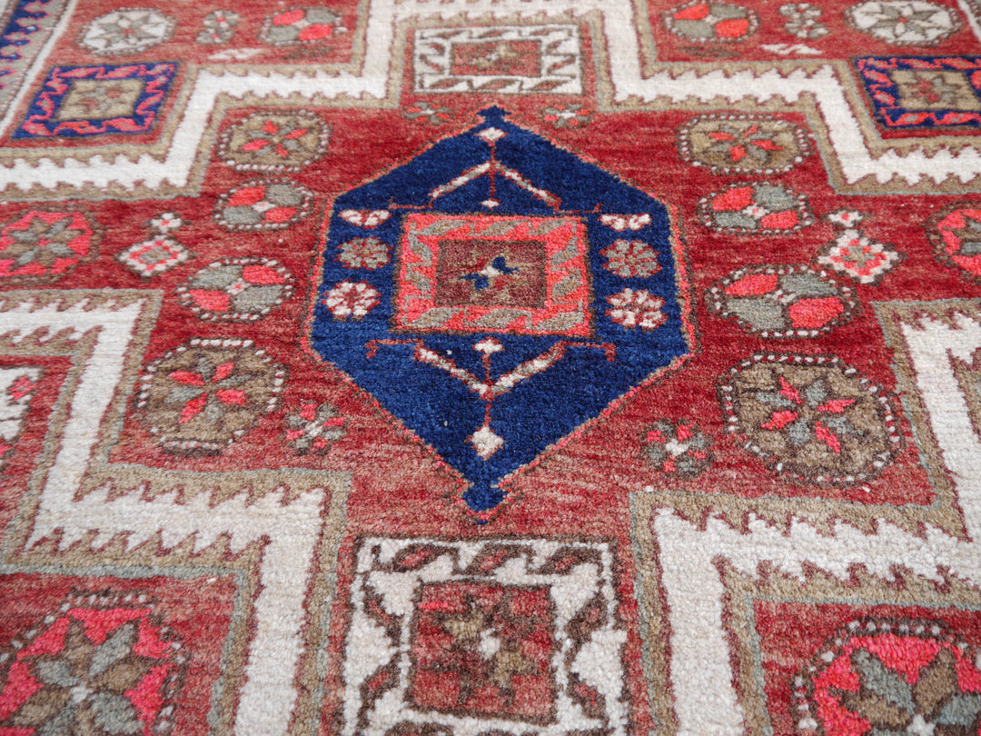 Heriz Vintage Rug hand knotted wool