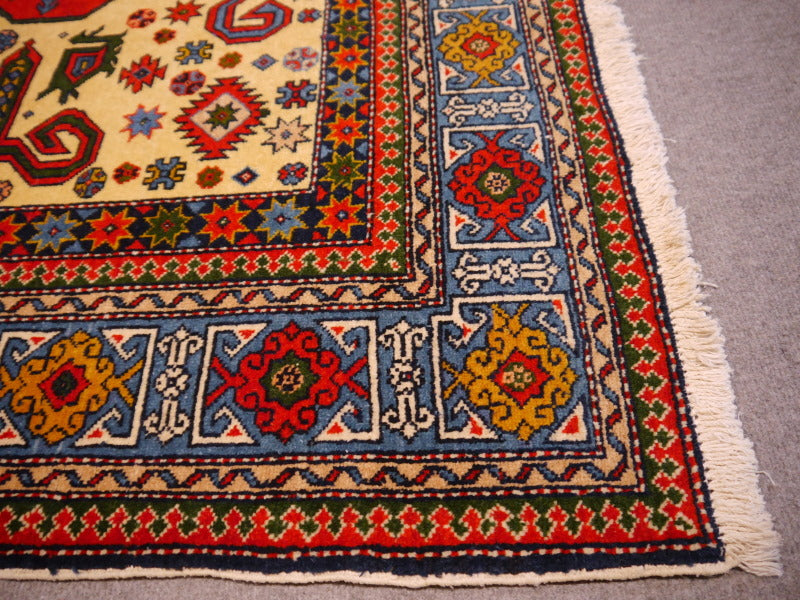 Perpedil rug medallion and motif detail – 09822