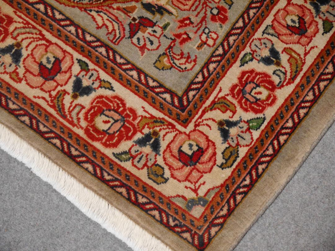 Persian Ghiasabad Saruk Rug 5.1 x 3.7 ft – Rare Grey Silk-like Gloss