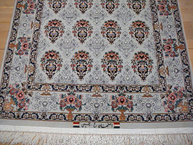 Isfahan Persian rug super fine 5.5 x 3.5 ft - 167 x 106 cm