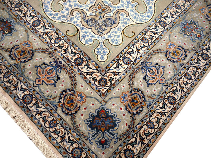 Corner and border detail of the Kashan rug — 12102