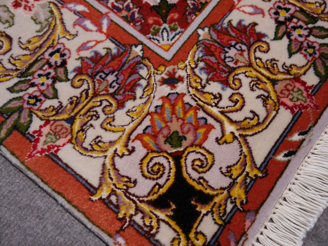 Tabriz rug corner and border detail with fringe – 12250
