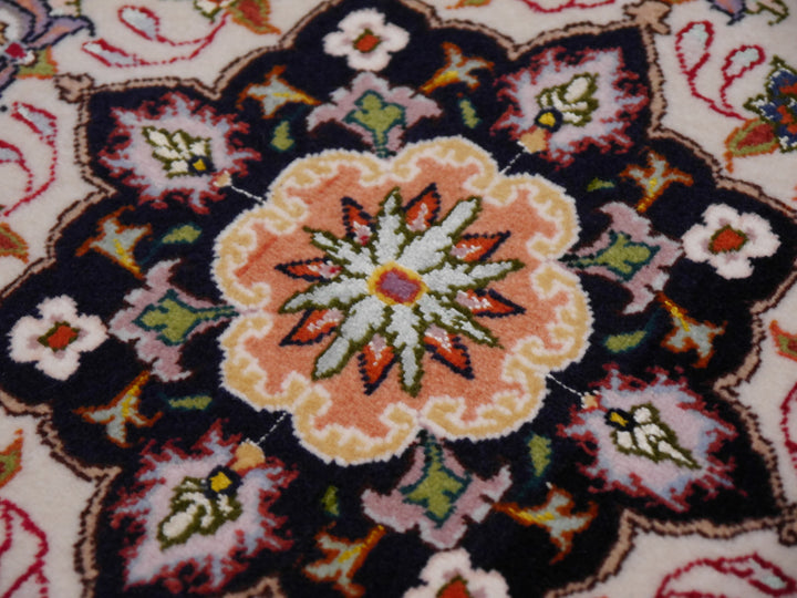 Tabriz rug central medallion close-up – 12250