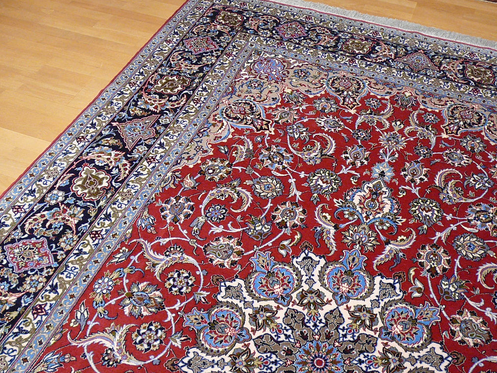 Shop the luxurious Isfahan rug, a perfect Persian rug made from Kurkwool and Silk. Size 10'9'' x 6'6''. Handwoven elegance for your home decor. 13592 Djoharian 