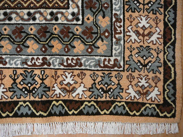 Kairouan Teppich – Eckansicht mit Fransenabschluss