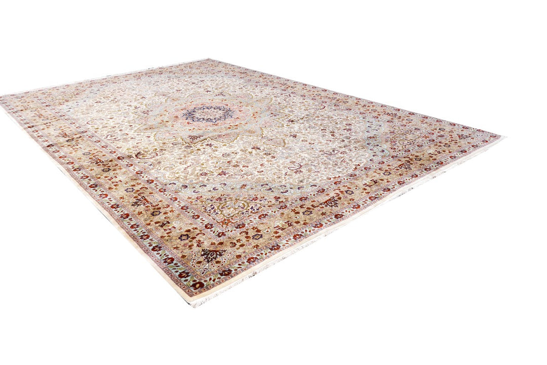 Hereke palace rug — detail of central medallion with floral filigree