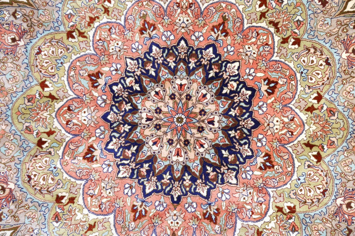 Hereke palace rug — border ornament and corner detail