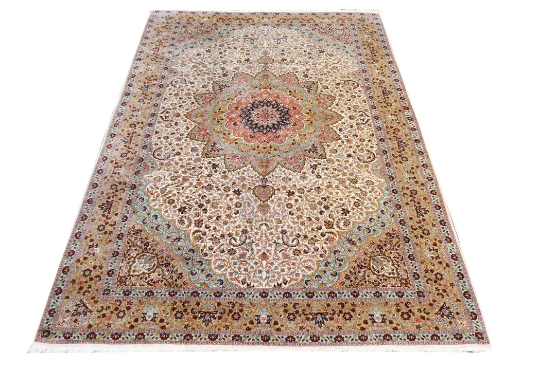 Hereke palace rug — full overview in atelier lighting
