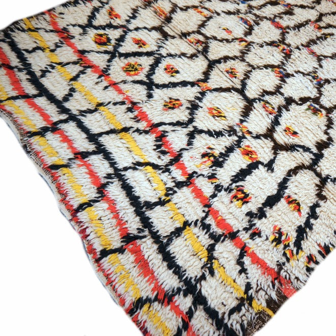 Azilal vintage Berber rug — corner and selvedge detail
