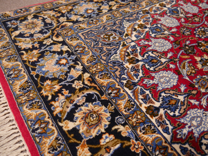 Isfahan rug super fine 5.10 x 3.7 ft - 178 x 111 cm