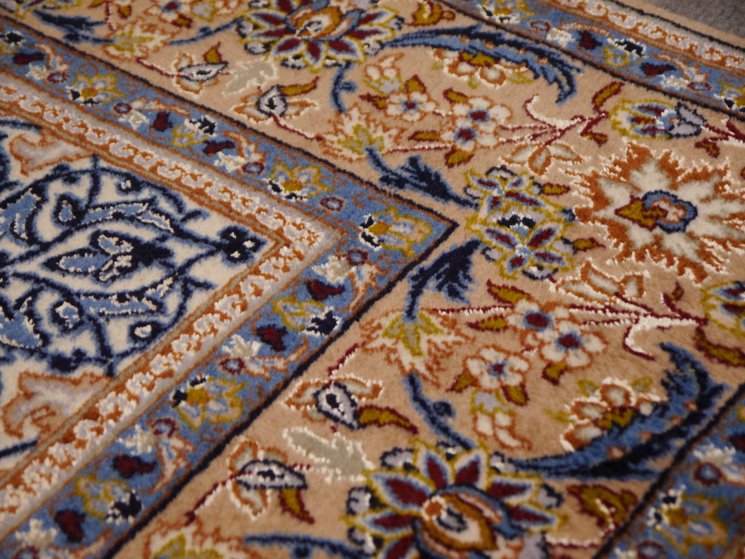 Isfahan rug super fine 5.7 x 3.7 ft - 168 x 111 cm