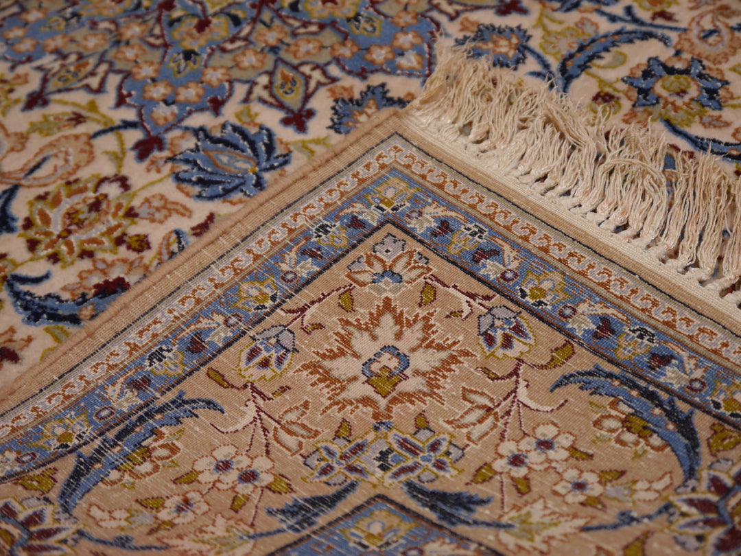 Isfahan rug super fine 5.7 x 3.7 ft - 168 x 111 cm