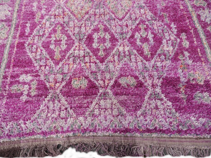 Beni Mguild Berber rug — diamond lattice detail with lilac field