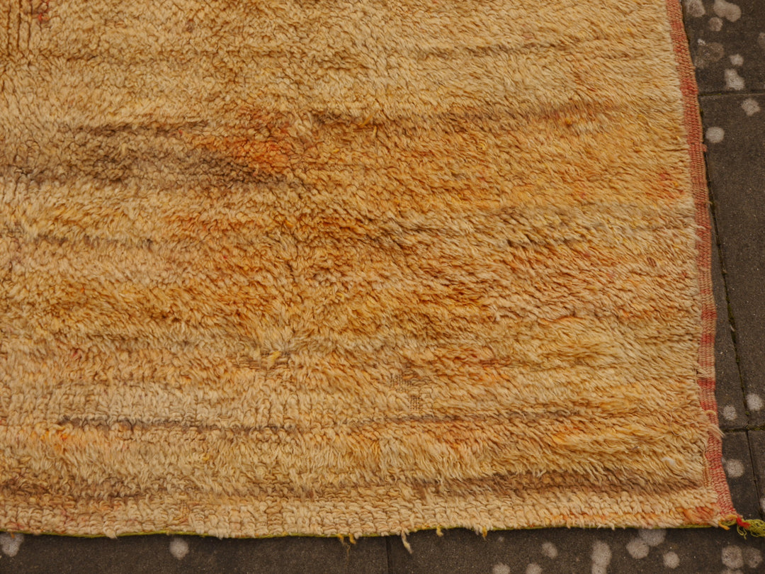 Beni Mguild vintage rug — selvedge edge