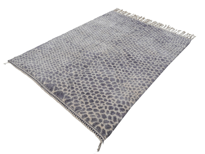 Zarah leopard rug — grey markings detail