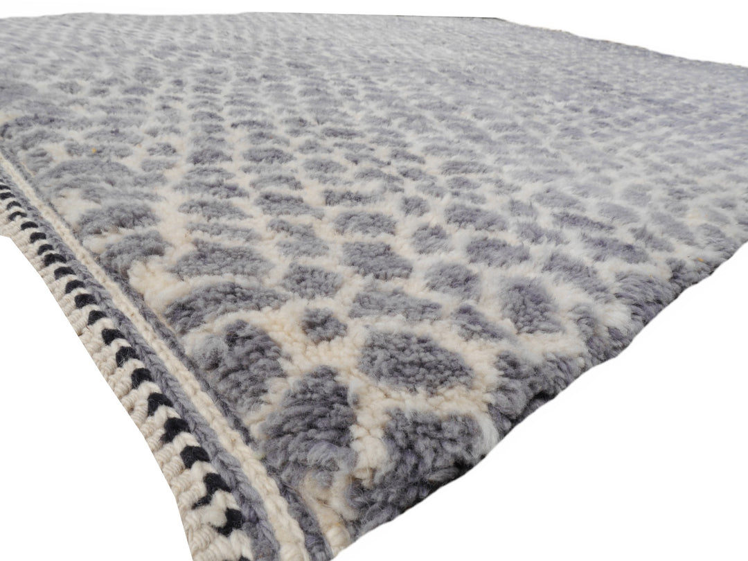 Zarah leopard rug — surface lighting and texture