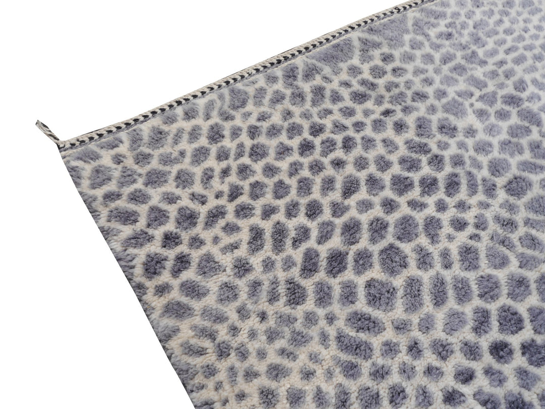 Zarah leopard rug — oblique view