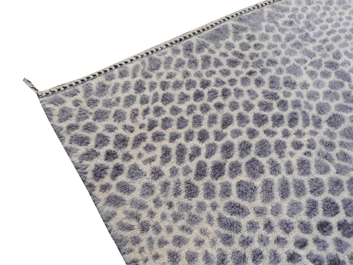Zarah leopard rug — oblique view