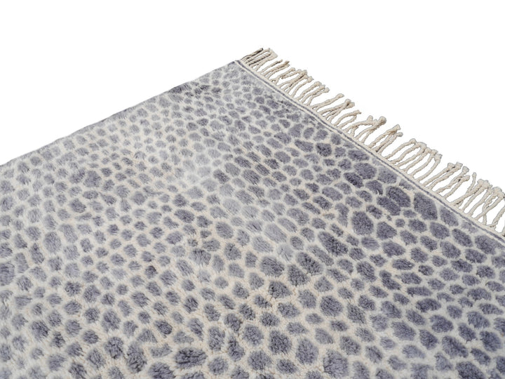 Zarah leopard rug — pattern flow detail