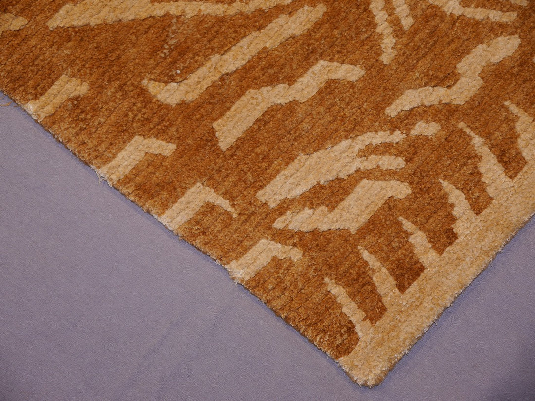 Tibetan rug Tiger silk and wool in colors sand and cashew, hand-knotted&nbsp;6 x 3 ft, Item no. 16078