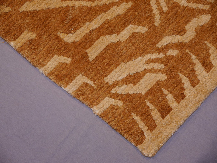 Tibetan rug Tiger silk and wool in colors sand and cashew, hand-knotted&nbsp;6 x 3 ft, Item no. 16078