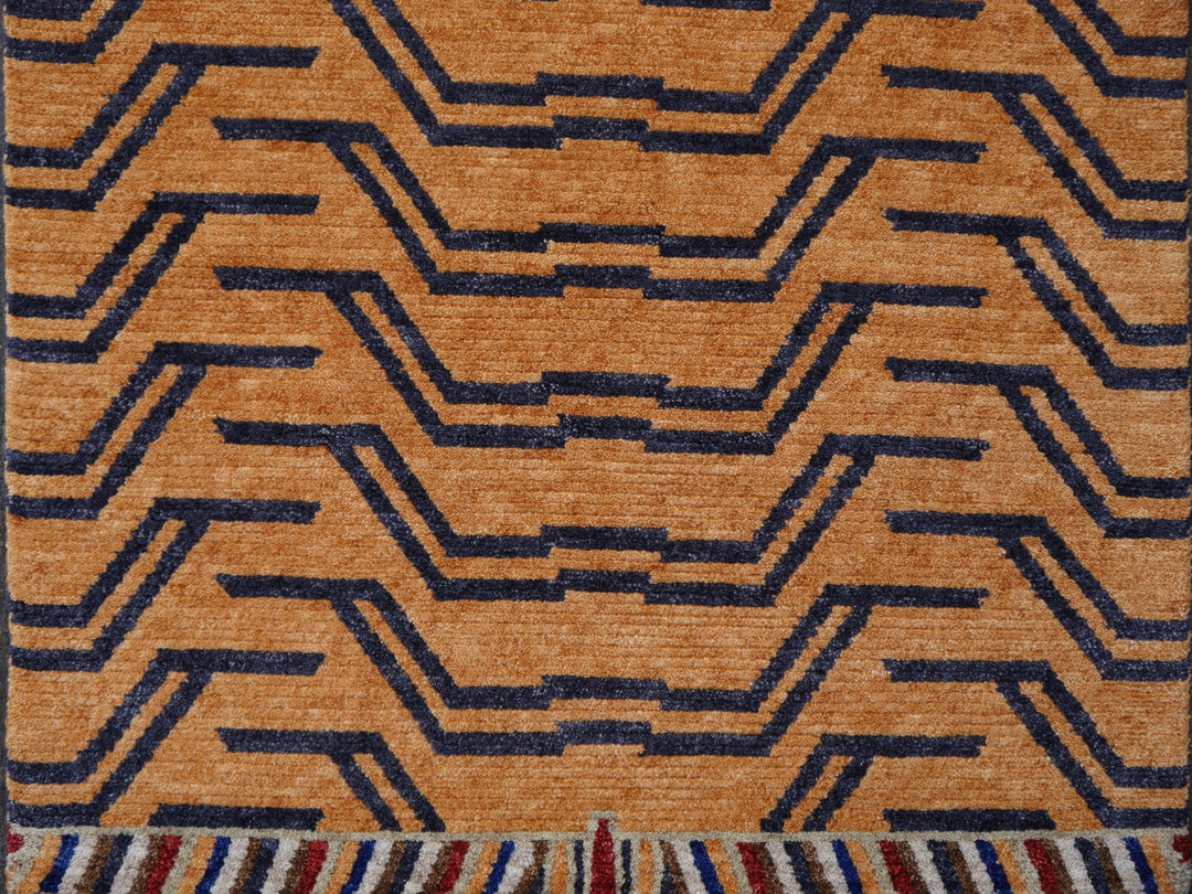 Tibetan Tiger Rug 6 x 3 ft hand-knotted
Exclusive Tibetan Tiger rug, hand-knotted from wool, Rug No.: 16084