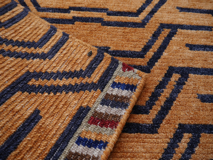 Tibetan Tiger Rug 6 x 3 ft hand-knotted
Exclusive Tibetan Tiger rug, hand-knotted from wool, Rug No.: 16084
