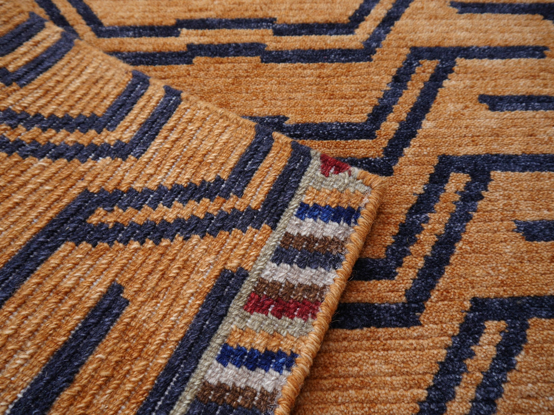 Tibetan Tiger Rug 6 x 3 ft hand-knotted
Exclusive Tibetan Tiger rug, hand-knotted from wool, Rug No.: 16084