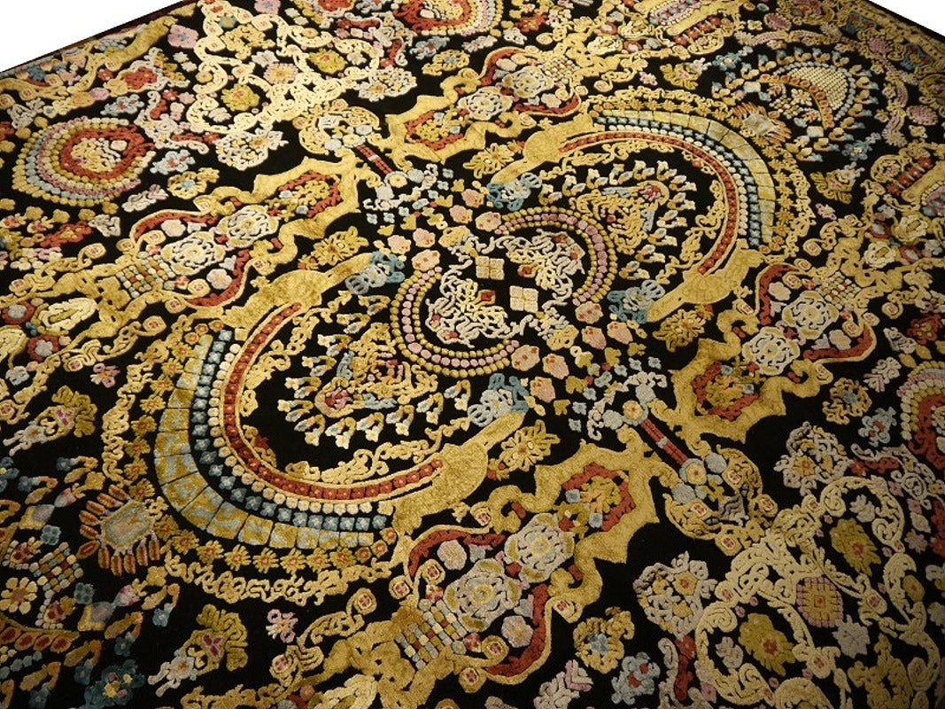 Kohinoor Palace silk rug 9x12 ft
Maharaja Style Kohinoor Rug Silk and Wool area living dining room by Djoharian Design for living room, dining room, bedroom.&nbsp;
Exclusive designer rug, hand-knotted from wool and real silk.