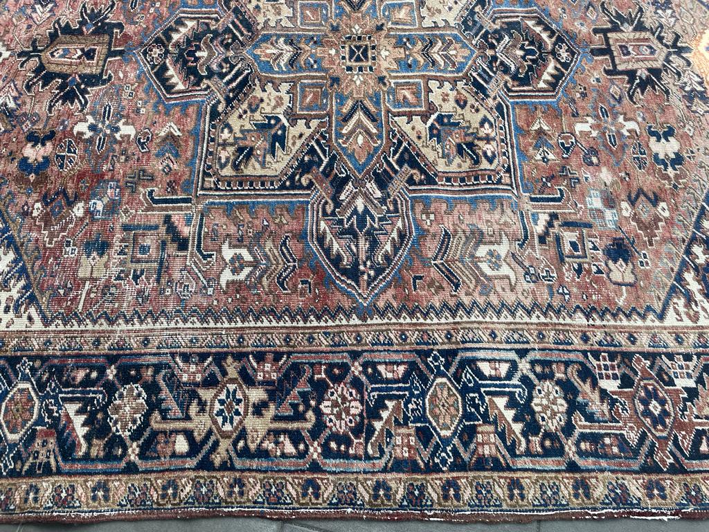 Vintage Rug Muted 8´x10´ 305 x 250 cm hand knotted Antique muted item  - Beautiful interior design rug. This is a beautiful classic vintage piece from Midcentury, circa 1950’s. It is hand-knotted with wool, a sustainable material. It has an elegant color palette with a background with Sandstone, Caramel, a border in Indigo, Coca Mocha and Baritone Blue. Motifs in Bisque and Ebony corners. Condition: perfect vintage wear, fresh washed Fringes newly secured, edges and selvedge restored.