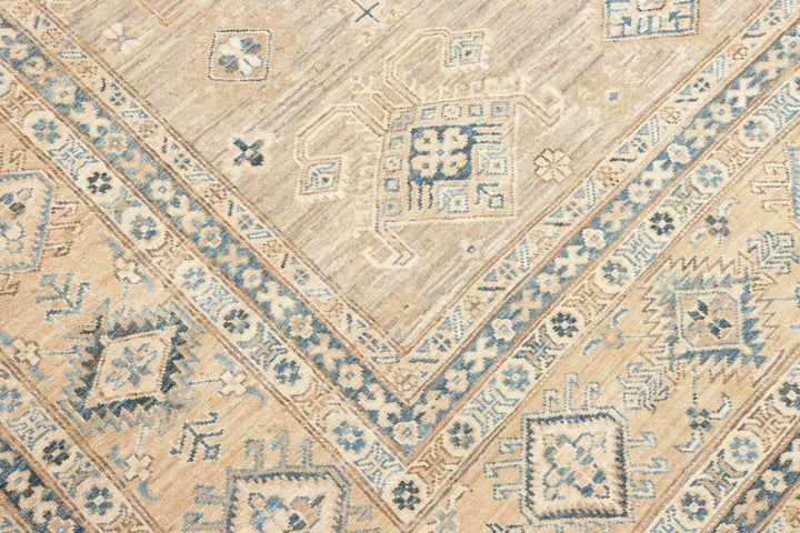 Shirvan Royal extra fine rug 8x10 ft hand knotted in Afghanistan 16451069
Afghan Shirvan rug 8x10 ft - 250 x 300 cm in a subtle pattern and design - ideal for the living room or dining room.