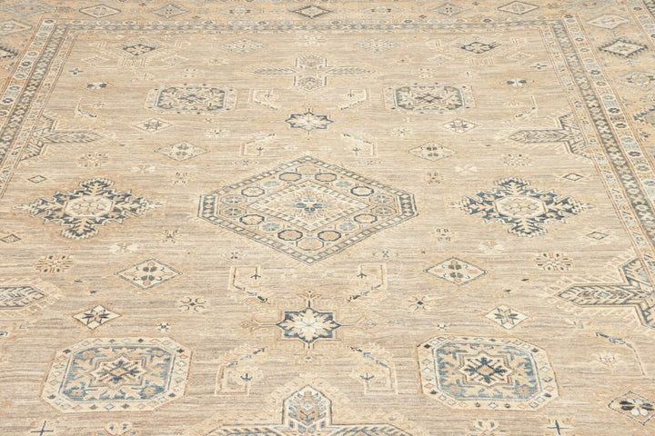 Shirvan Royal extra fine rug 8x10 ft hand knotted in Afghanistan 16451069
Afghan Shirvan rug 8x10 ft - 250 x 300 cm in a subtle pattern and design - ideal for the living room or dining room.