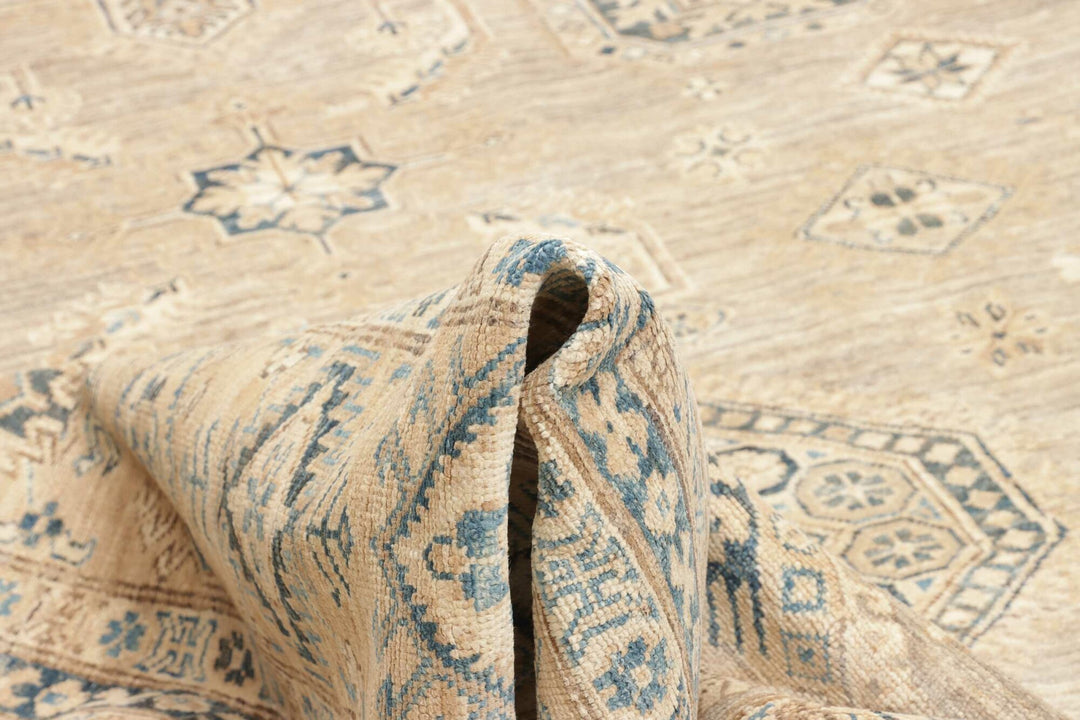 Shirvan Royal extra fine rug 8x10 ft hand knotted in Afghanistan 16451069
Afghan Shirvan rug 8x10 ft - 250 x 300 cm in a subtle pattern and design - ideal for the living room or dining room.3