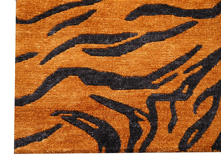 Tibetan rug Tiger 6 x 3 ft silk wool hand-knotted. Very fine quality "Elegance" 66% silk 34% Wool, Djoharian Collection 16469